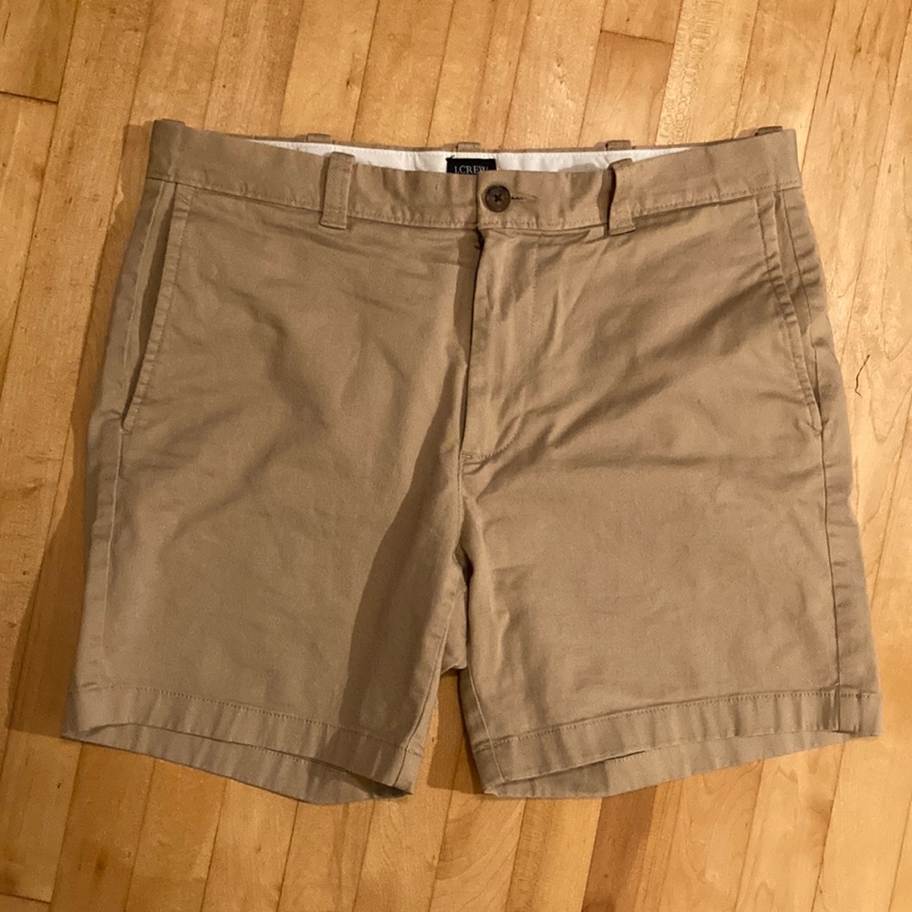 J Crew Khaki Shorts 🩳 7” inseam - 33 waist